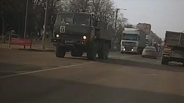 Через Маріуполь до Бердянська пройшло близько 20 російських танків та 30 вантажівок
