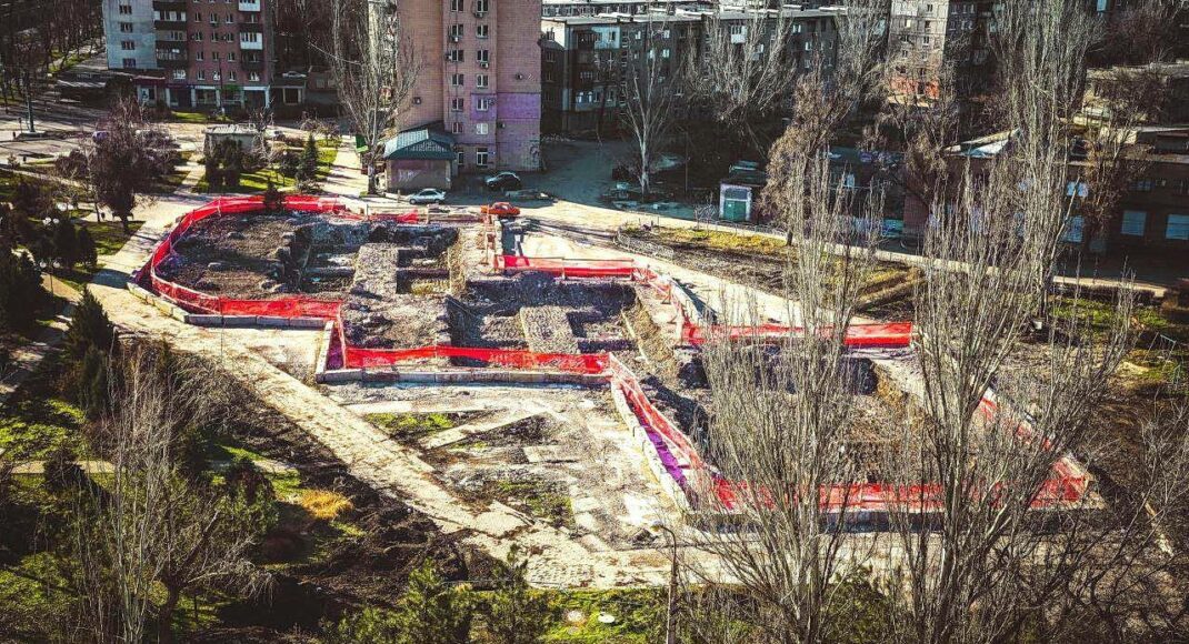 На Стрілці в Маріуполі окупанти демонтували будинки: фото
