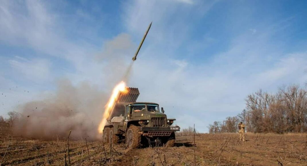 Ворог, зазнаючи численних втрат, не припиняє наступальних дій на Лиманському, Бахмутському, Авдіївському та інших напрямках фронту
