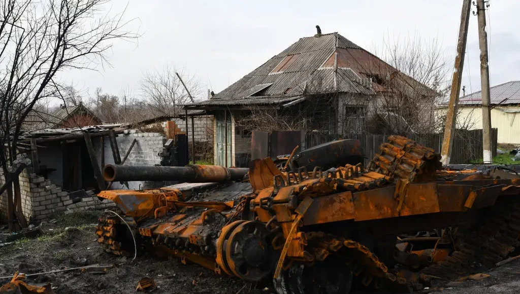 Патрульні поліціянти доставили гумдопомогу в деокуповане Зарічне на Донеччині