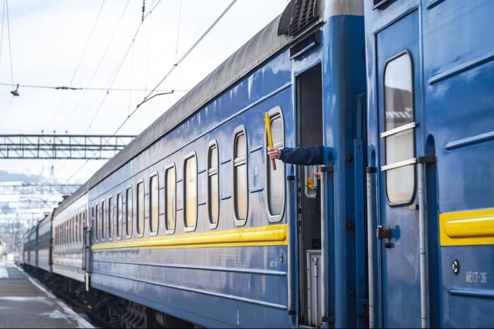 Через пошкодження контактної мережі на Донецькій залізниці організована пересадка пасажирів потягу Київ — Краматорськ