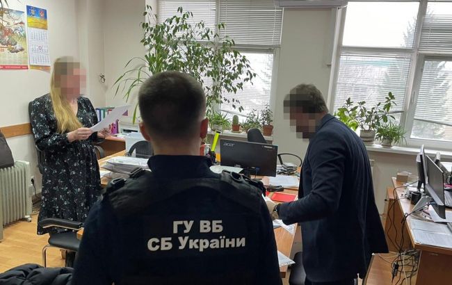 Сотрудница СБУ поддерживала незаконное присоединение восточных и южных областей Украины к рф