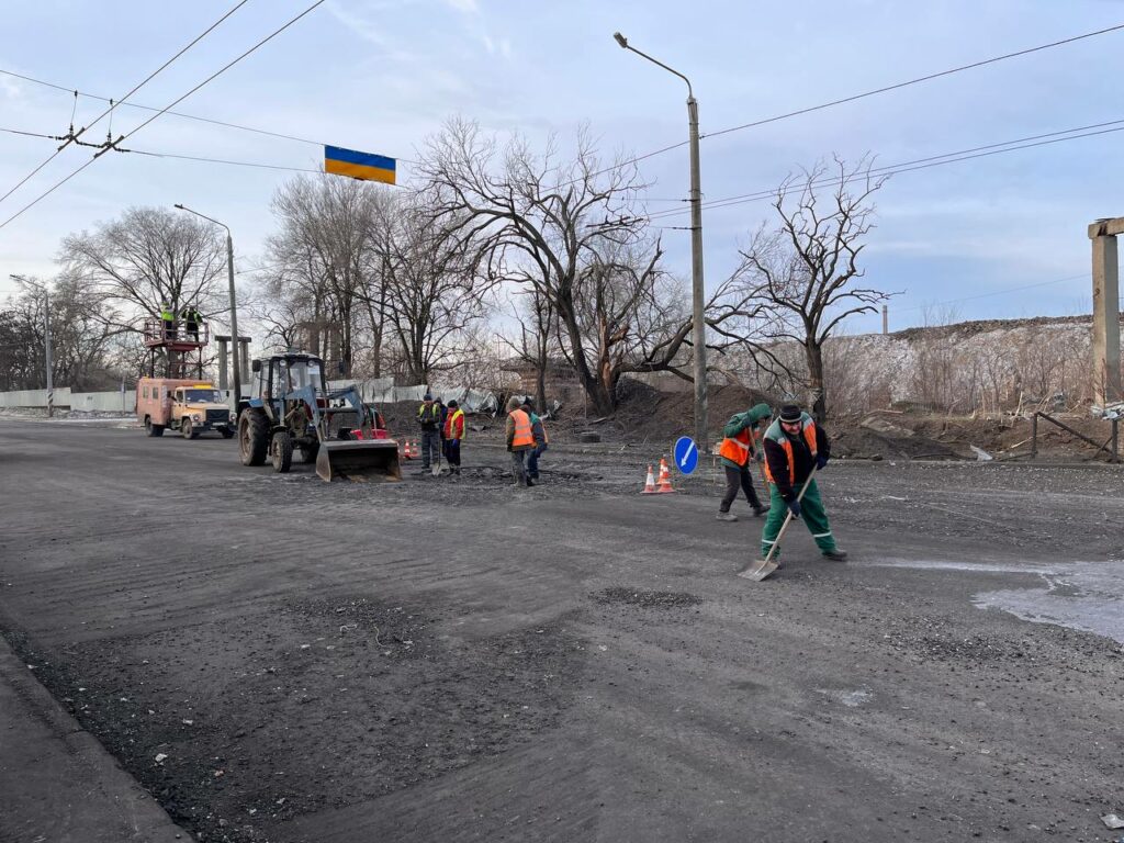 у Краматорську ліквідовують наслідки обстрілів