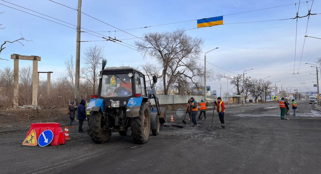 Комунальники Краматорська ліквідовують наслідки вечірнього обстрілу з боку росіян