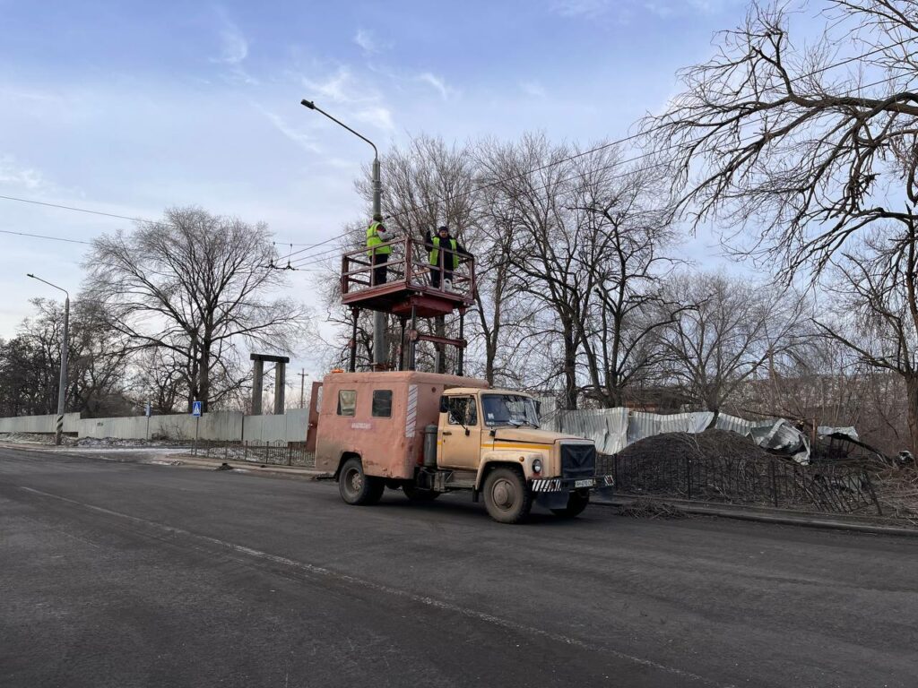 у Краматорську ліквідовують наслідки обстрілів