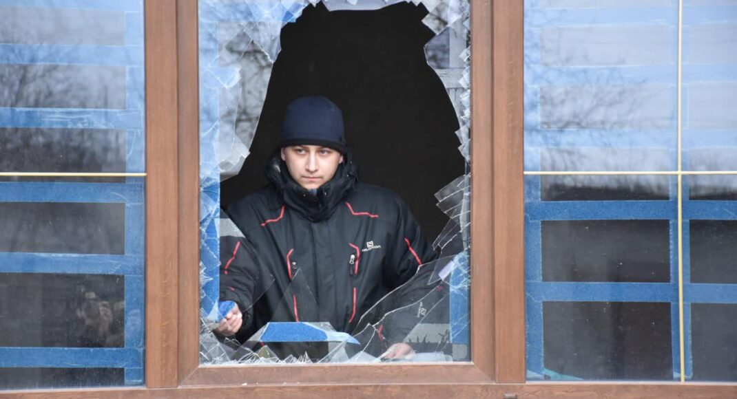 Кабмин одобрил механизм принудительной эвакуации детей из зон активных боевых действий