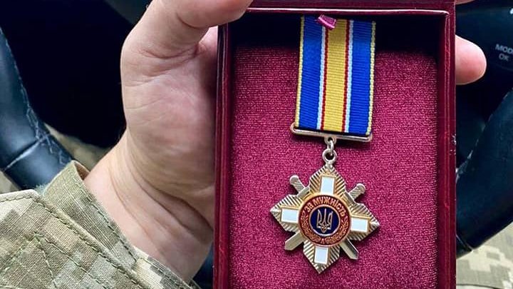 Зеленский наградил трех саперов ГСЧС с Луганщины орденами "За мужество": видео