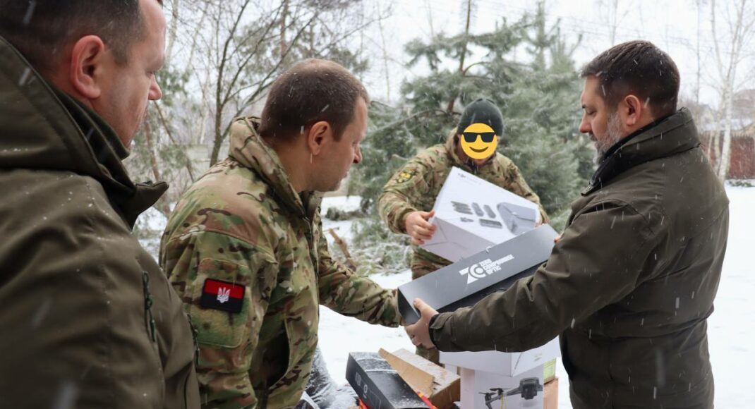 Жителі Луганщини передали військовим на Сватівсько-Кремінському напрямку техніку та подарунки, - Луганська ОВА
