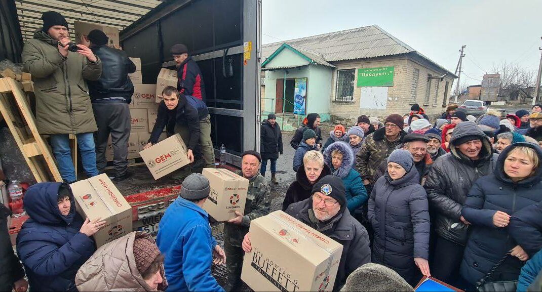 В Покровск прибыл грузовик с гуманитарной помощью от американской организации