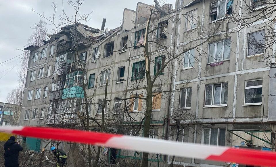 В Покровске из-под завалов жилого дома извлекли тело погибшего
