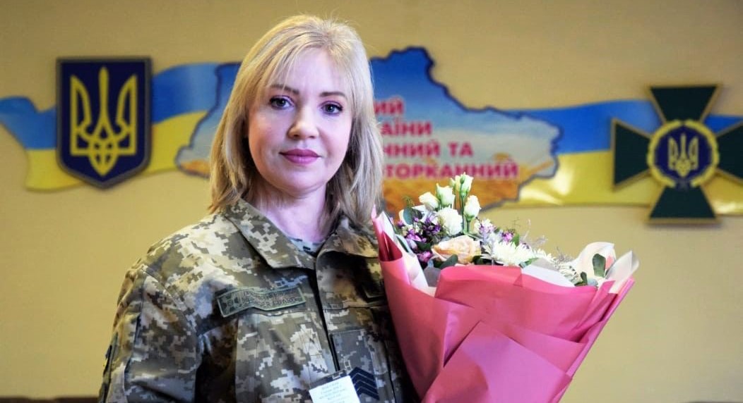 Прикордонниці з Маріуполя, яка нещодавно повернулася з російського полону, присвоїли офіцерське звання