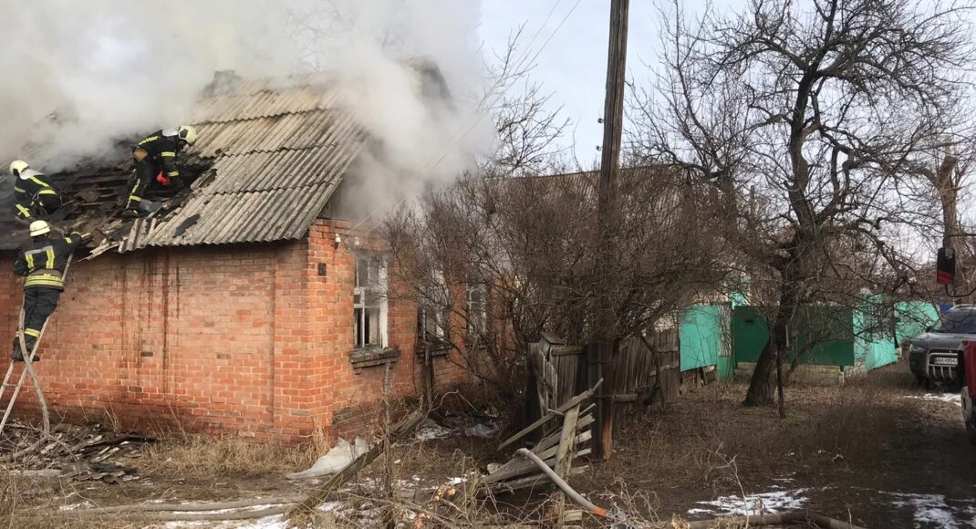 В Луганской области россияне продолжают разрушать дома и квартиры местных