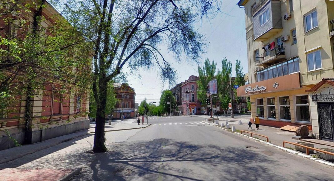 Окупанти в Маріуполі зносять ще одну історичну забудівлю по вул. Грецькій