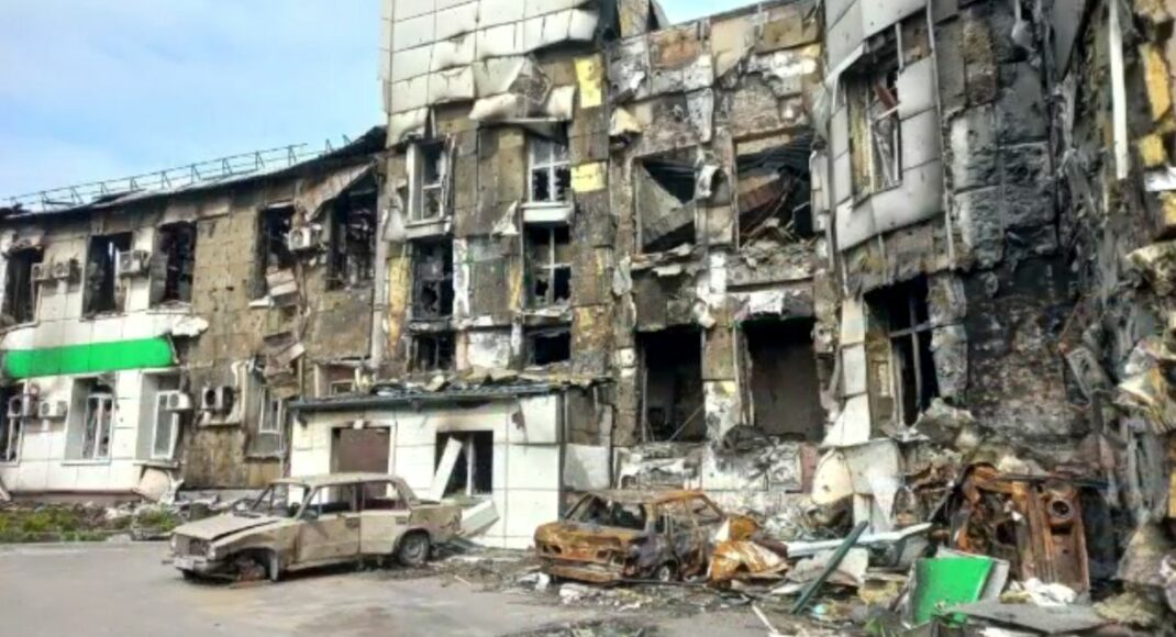 Міська рада показала Маріуполь в окупації та центр міста: відео