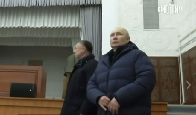 "Прибув вночі, щоб не бачити розстріляного міста": міськрада окупованого Маріуполя відреагувала на приїзд путіна (відео)