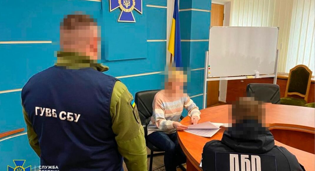 СБУ разоблачила свою сотрудницу на оправданиях российской агрессии и разрушении Мариуполя