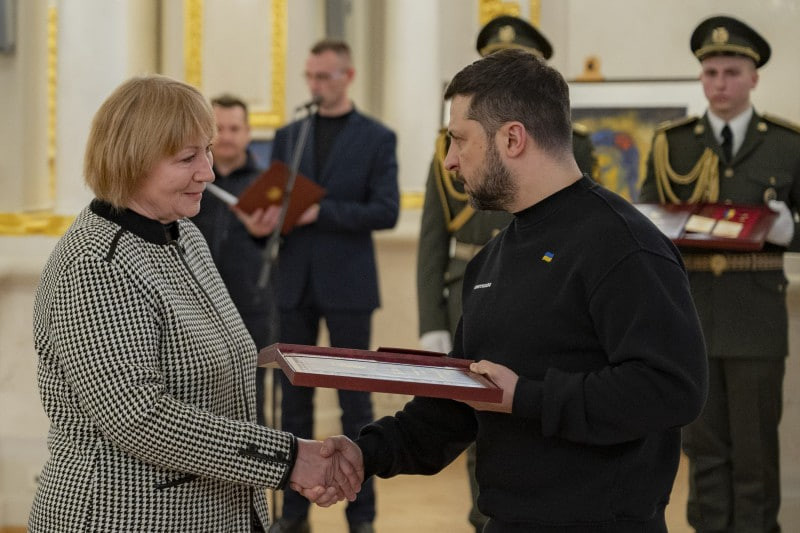 Зеленський вручив орден "Золота Зірка" матері Олександра Мацієвського, розстріляного окупантами за "Слава Україні!"