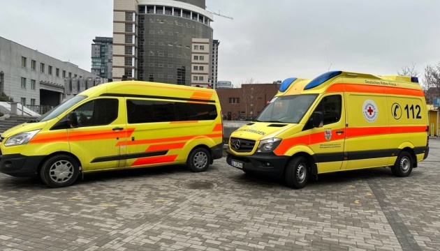 Рубіжанська та Старобільська з Луганщини лікарні отримали від литовців сучасні медичні автомобілі
