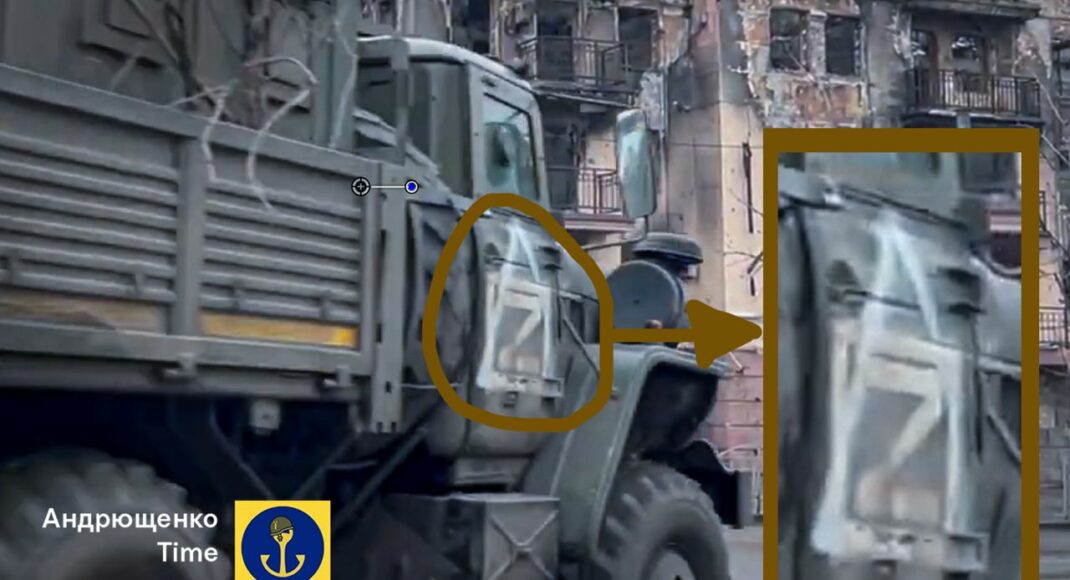 У Маріуполі на військовій техніці окупантів помічено нові позначки