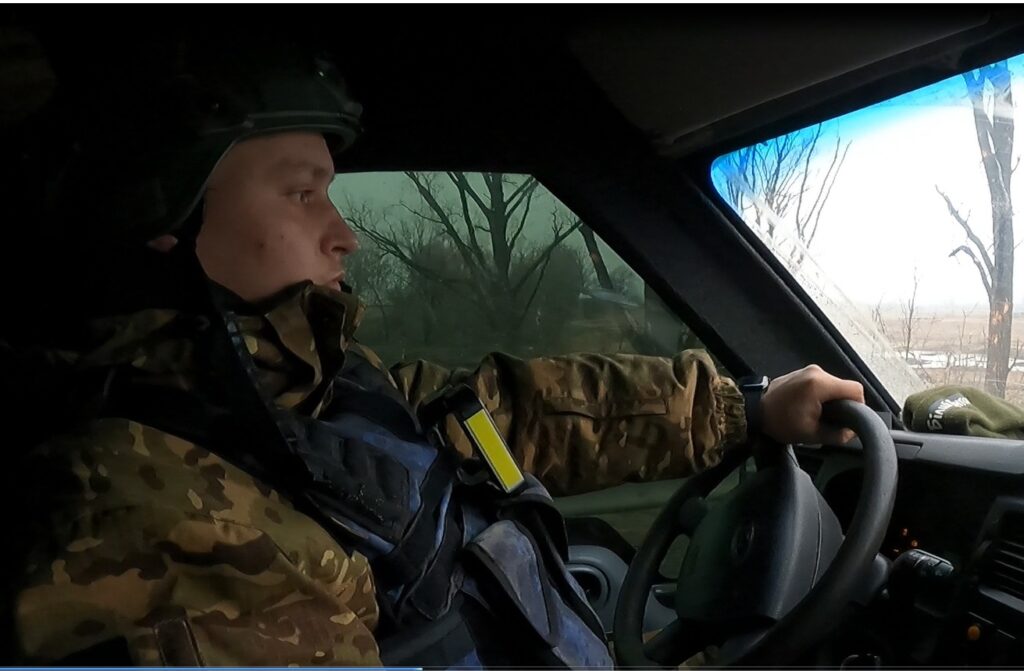 поліціянти евакуюють з Лиманщини людей