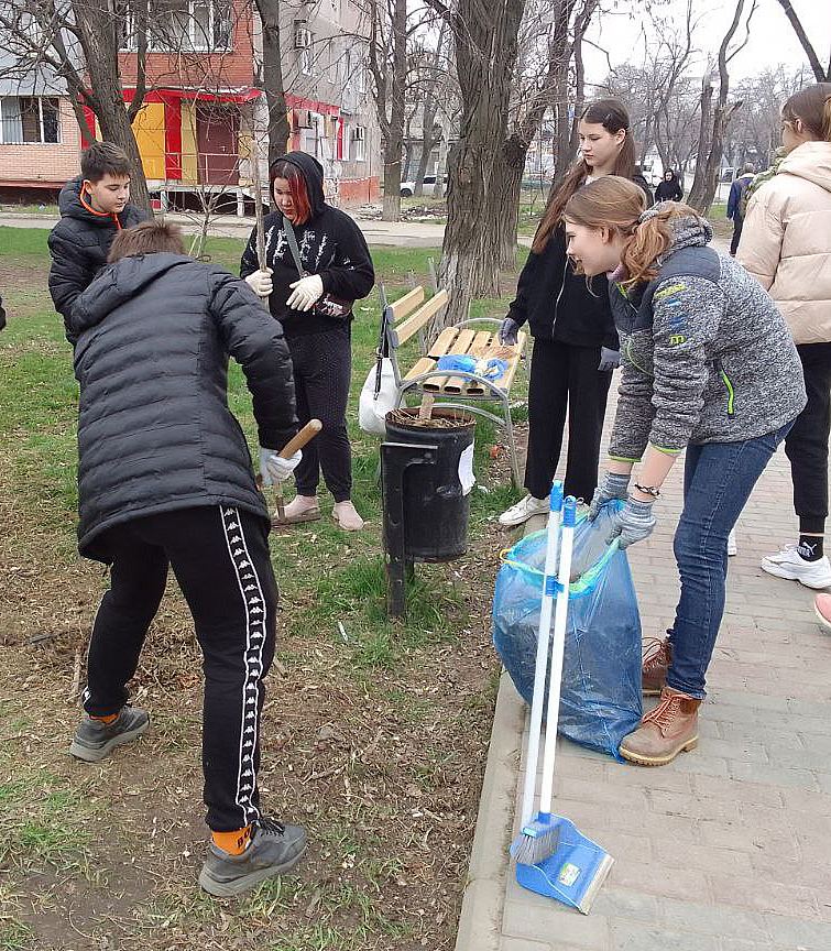 росіяни змушують дітей у Маріуполі йти на суботники