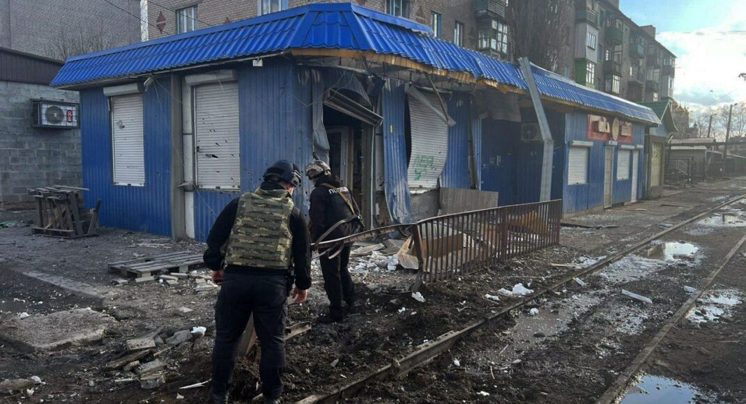 За сутки враг попал в 16 населенных пунктов Донецкой области, - полиция