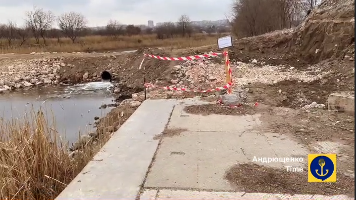 Очередное экологическо-военное преступление россии: в Мариуполе пролив реки Кальчик почти остановлен