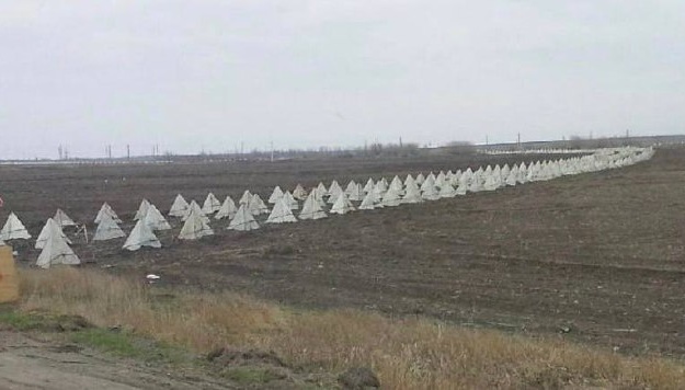 Вокруг Мариуполя военные рф установили "зубы дракона"