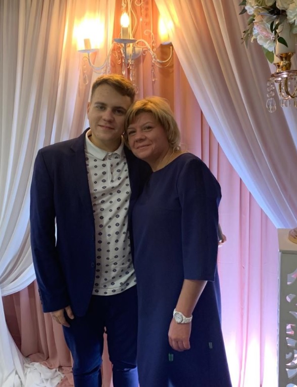 Олена із сином