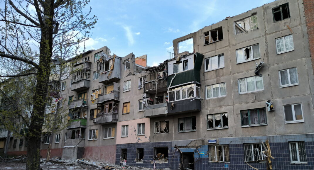 У Слов’янську ремонтуватимуть багатоповерхівки, що постраждали від російських обстрілів