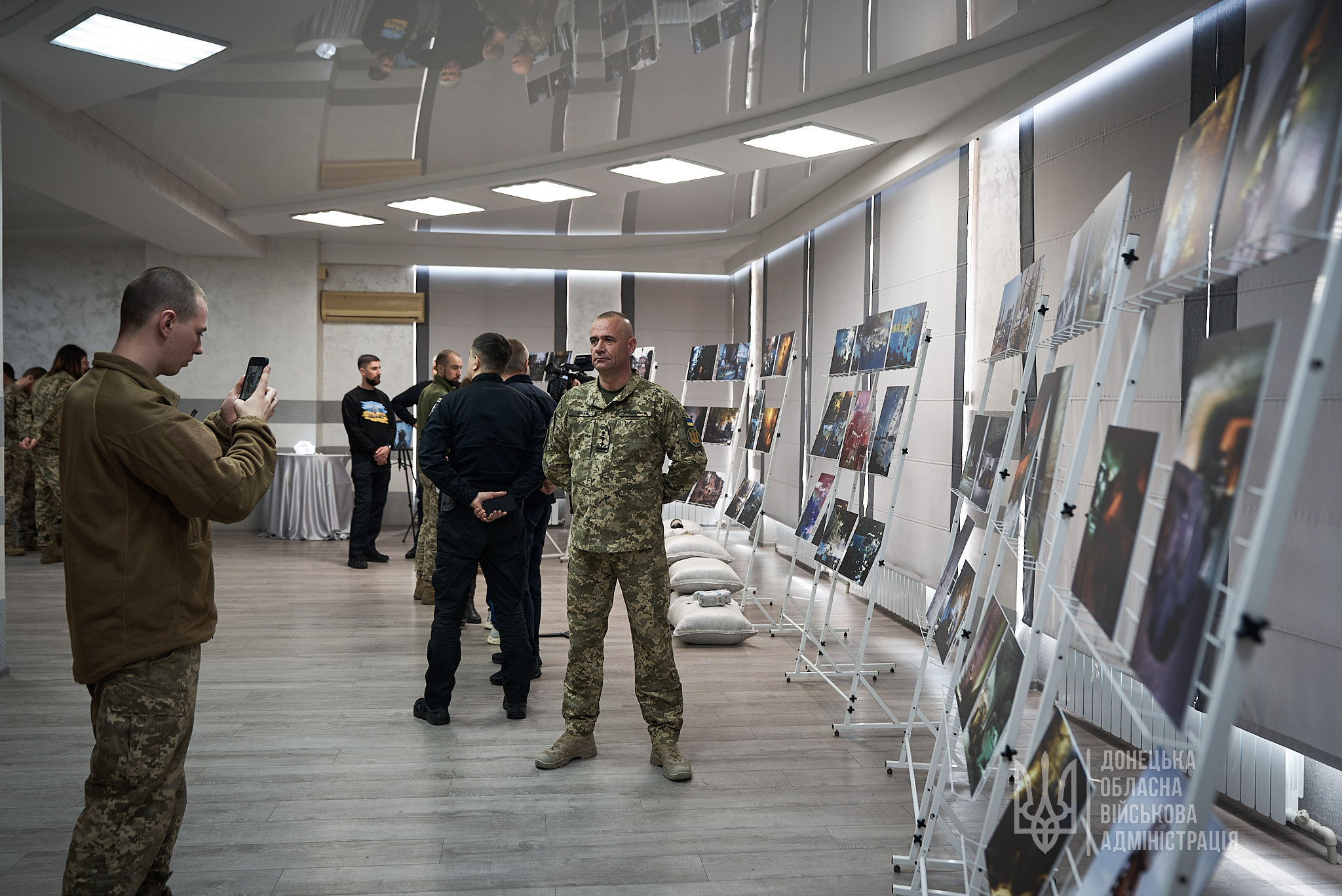 Фотовиставку, присвячену Соледару, відкрили у Покровську