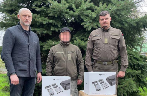 Ще 9 дронів передали військовим від Луганської та Сєвєродонецької адміністрацій