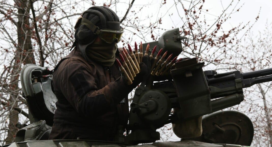 Украинские военные продвигаются на отдельных участках под Бахмутом, - Череватый