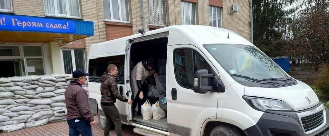 Штаб Горной громады помогает переселенцам из Луганщины в Чемеровцах Хмельницкой области