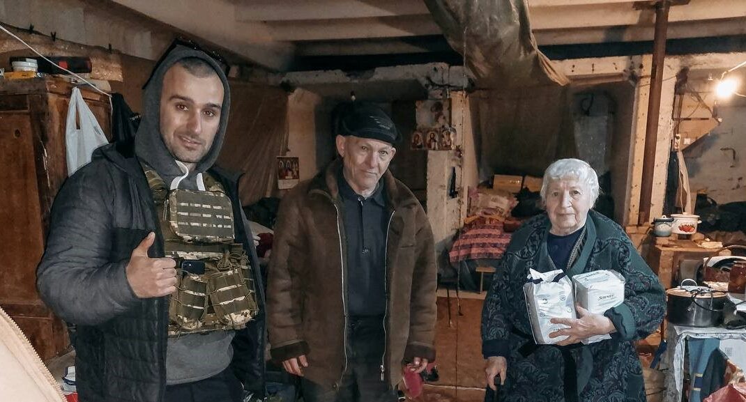 В Донецкой области волонтеры доставили помощь в Очеретино: фото