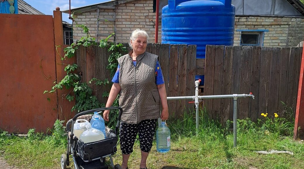 У Часовому Ярі встановили місткості з водою для жителів від Червоного Хреста
