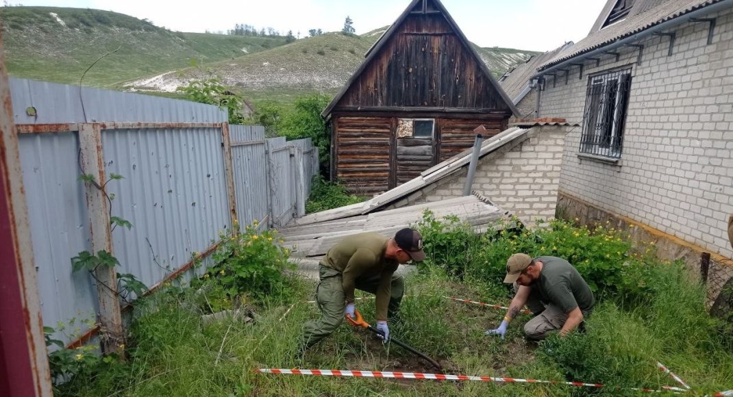 Полиция Славянска провела эксгумацию погибших от российских обстрелов в Богородичном