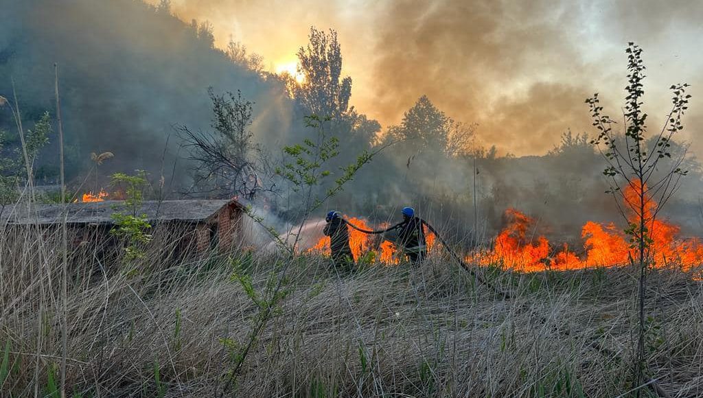 На Донеччині протягом минулої доби рятувальники ліквідували 4 пожежі