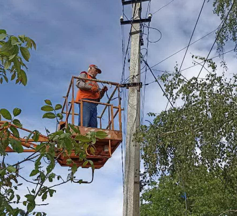 За липень ДТЕК відновило електропостачання мешканцям понад 350 населених пунктів на Донеччині