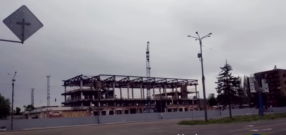 У міськраді показали вулиці окупованого Маріуполя від Драматичного театру до залізничного вокзалу: відео