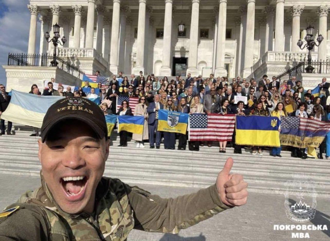 До Покровська прибув американський льотчик і волонтер Марк Ліндквіст, який планує зібрати 1 мільйон на потреби ЗСУ