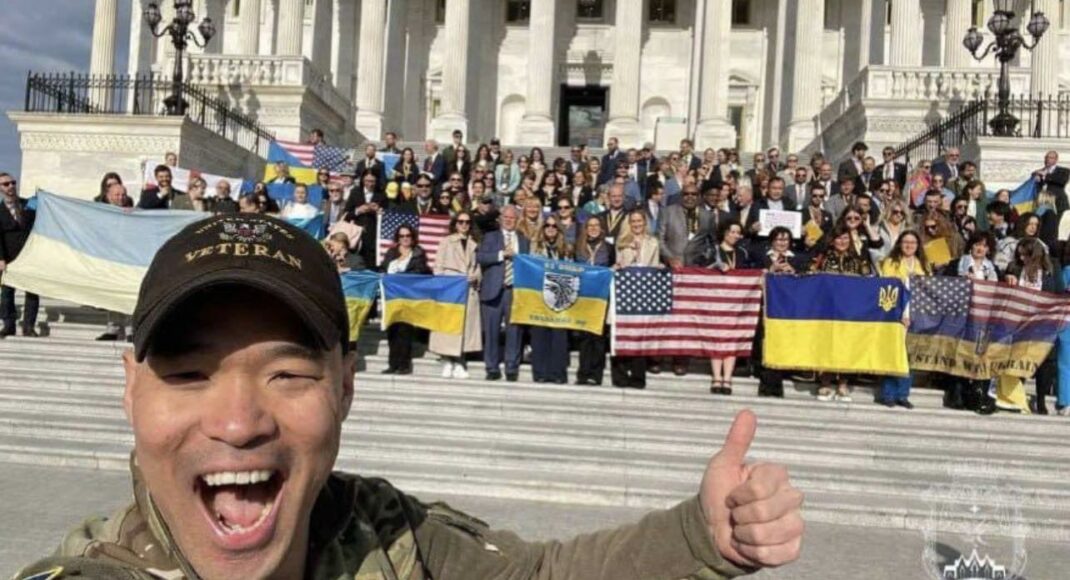 До Покровська прибув американський льотчик і волонтер Марк Ліндквіст, який планує зібрати 1 мільйон на потреби ЗСУ