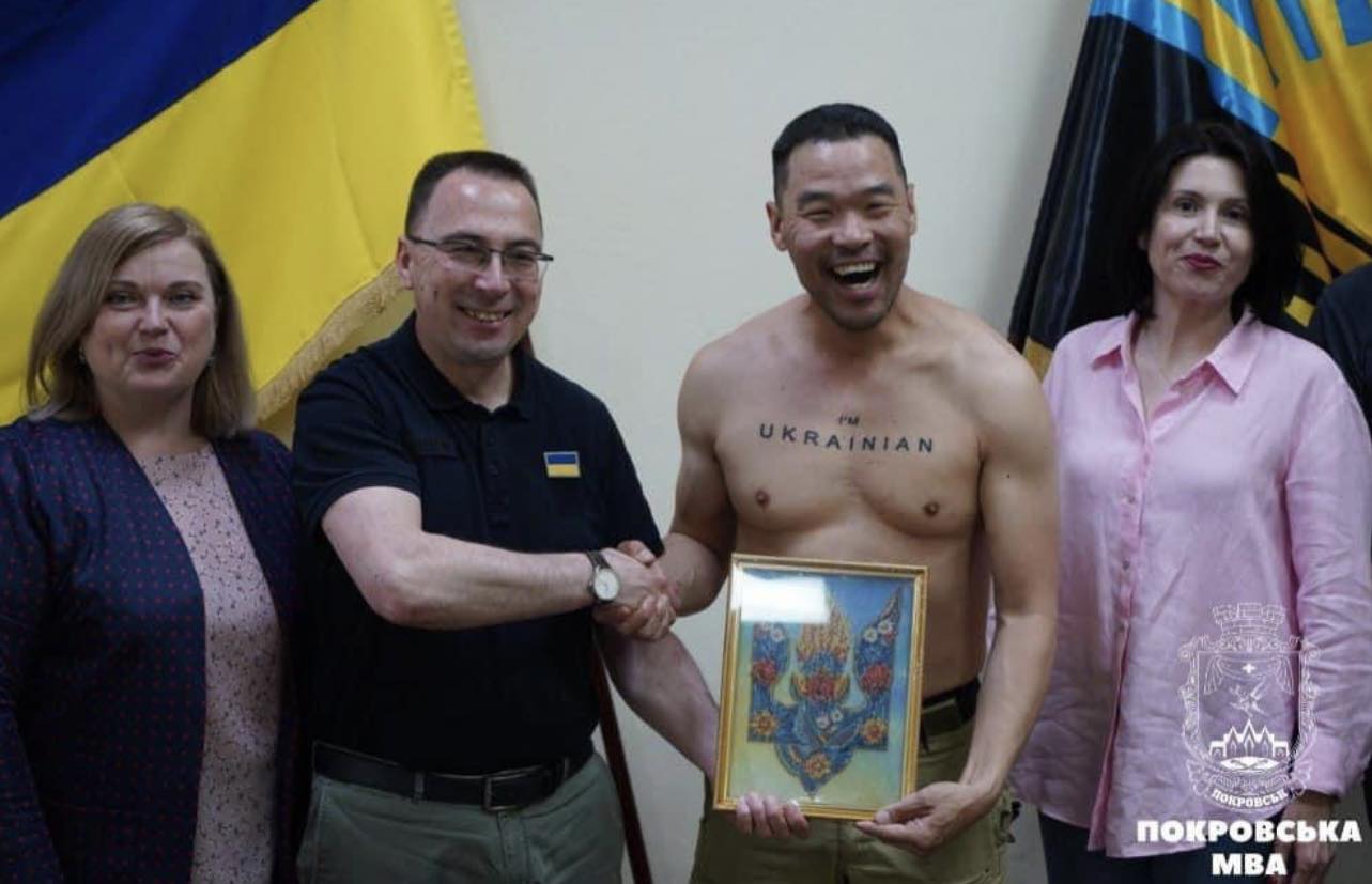 До Покровська прибув американський льотчик і волонтер Марк Ліндквіст, який планує зібрати 1 мільйон на потреби ЗСУ