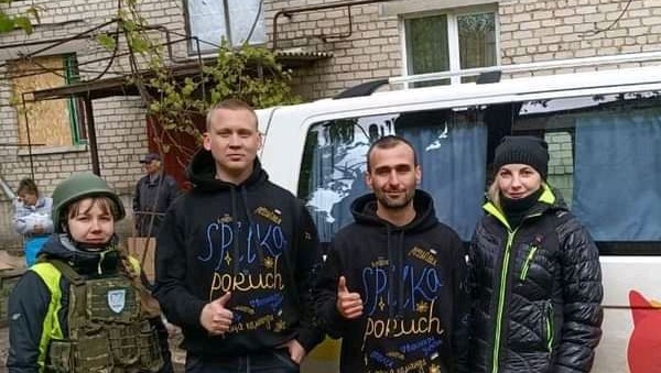 Волонтеры доставили гуманитарные наборы в прифронтовые населенные пункты Донецкой области