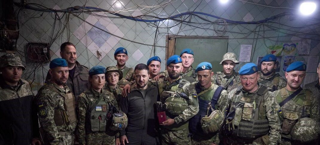 Зеленский посетил направление Угледар – Марьинка, где поздравил морпехов: фото