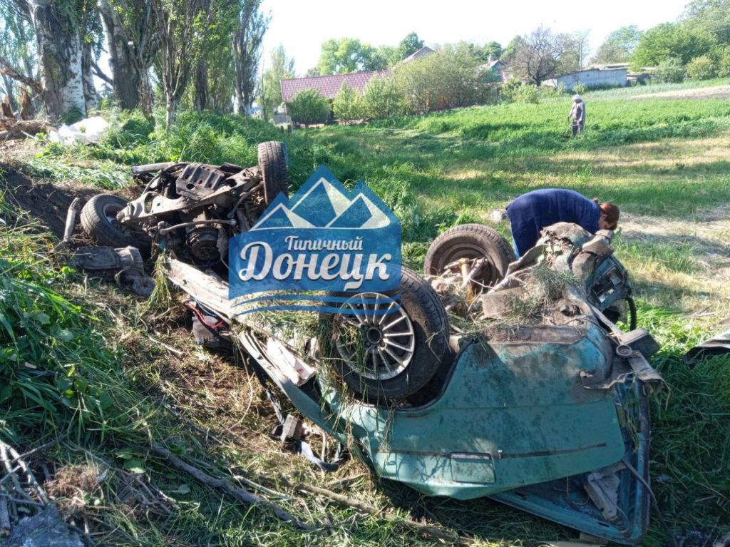 вантажівка днр розчавила автівку