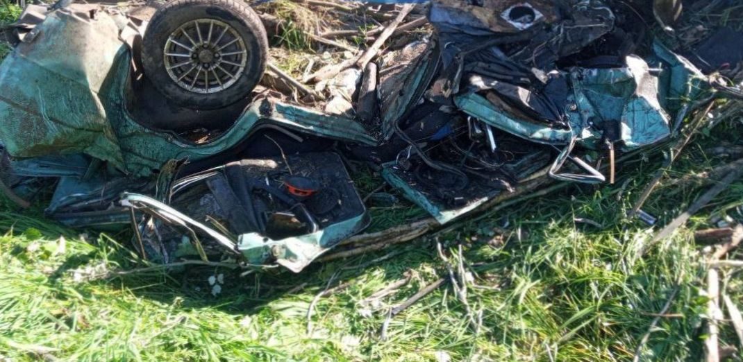 На окупованій "днр" Донеччині вантажівка зі снарядами розчавила легкову машину