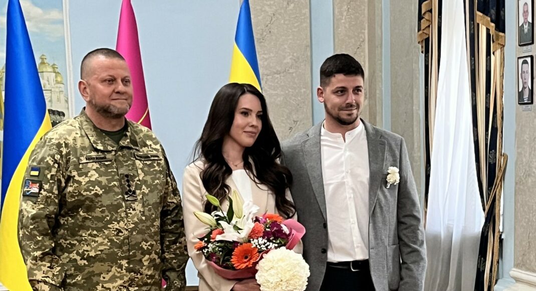 Залужный посетил свадьбу украинского защитника: фото