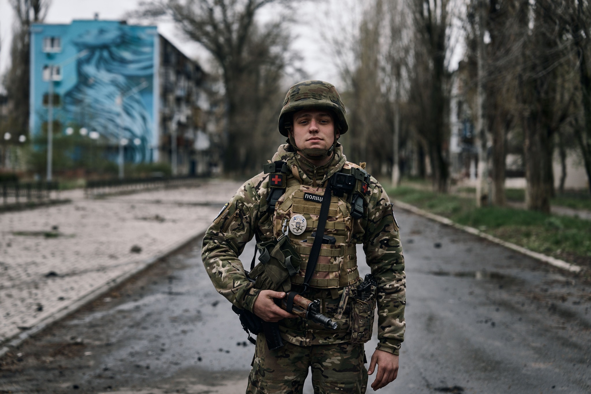22-річний поліцейський і парамедик, розповів як під обстрілами рятує людей з Авдіївки: відео
