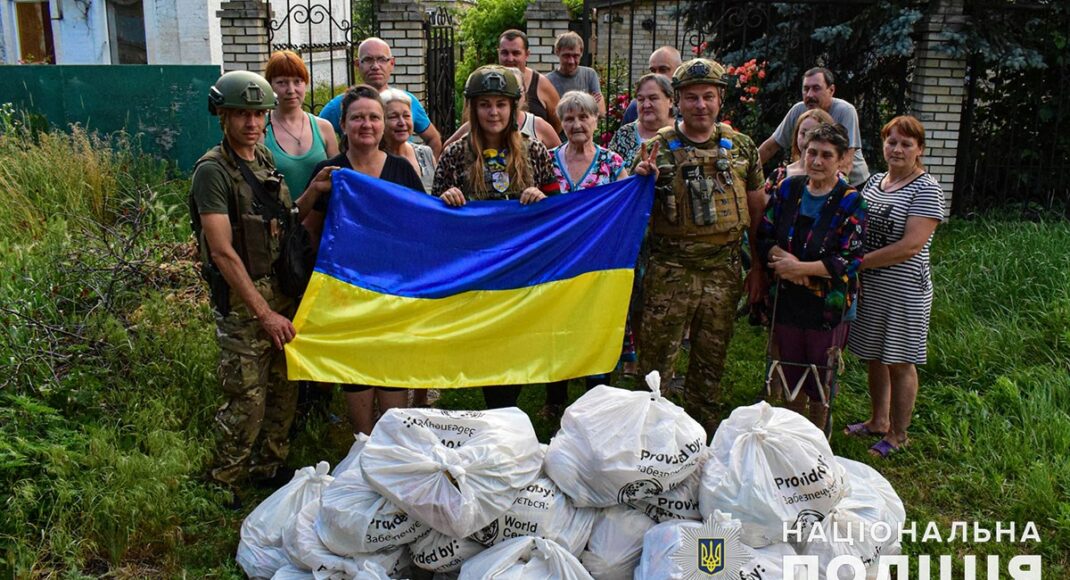 Евакуаційний екіпаж "Білий Янгол" та БФ "Сила жінки" доставили в обстрілювану ворогом Красногорівку 18 тонн гуманітарної допомоги